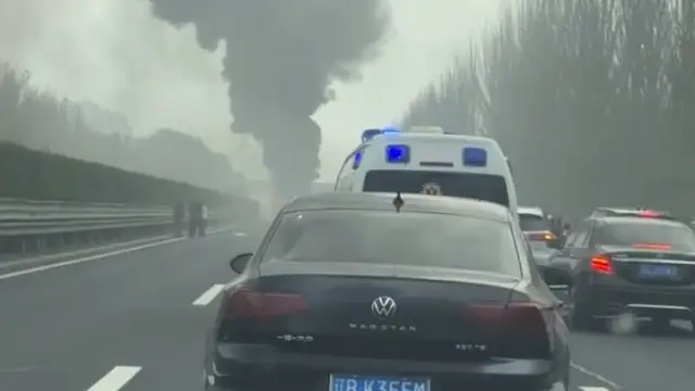 1遼寧瀋陽高速大巴車側翻起火 50多名學生燒傷慘重 真實現場影片流出