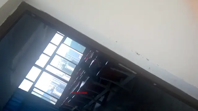 大學女廁偷拍即將畢業的學姐 鮑魚還是粉嫩的喲