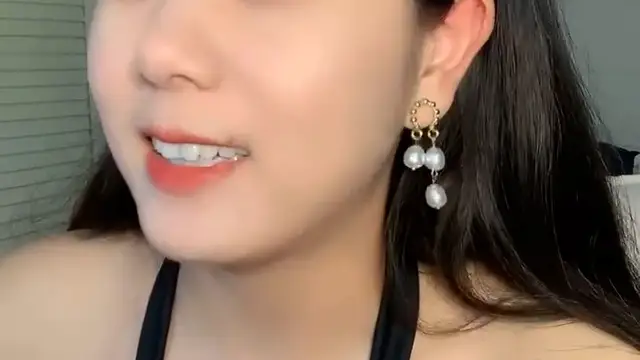 9分顏值大奶美女！應要求雙人秀！頂級大肥臀，騎乘位打樁機，爽的嬌喘不斷，肉感十足操的舒服