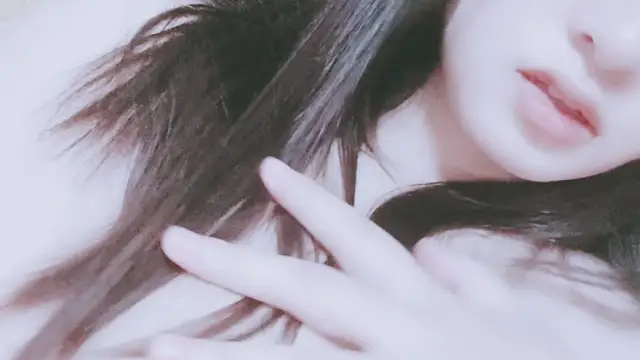 【禁漫直播】甜美乖巧鄰家妹妹！一臉呆萌自慰秀！掰開騷穴流出白漿,道具假屌猛捅,爽的嬌喘呻吟不斷