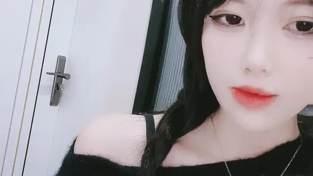 【禁漫直播】性感的女神尤物全程露臉大秀直播,粉嫩逼逼特寫自慰呻吟,火辣激情裸舞,聽狼友指揮各種風騷動作不斷好刺激