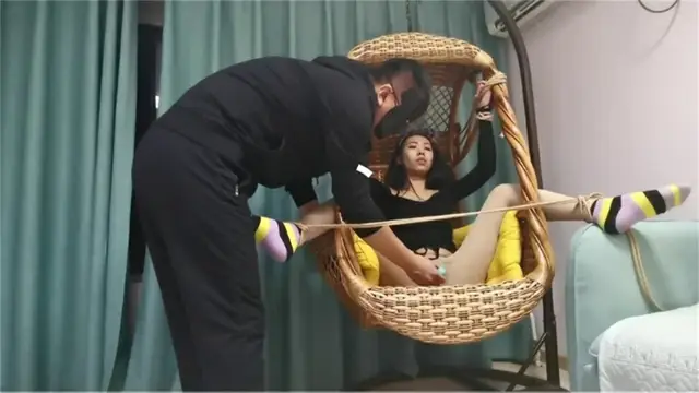 捆綁調教長靴女神御姐